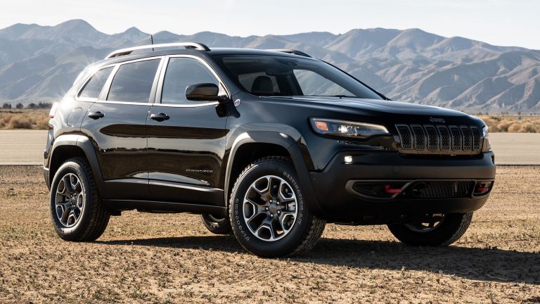 2020-Jeep-Cherokee-front-three-quarter-2
